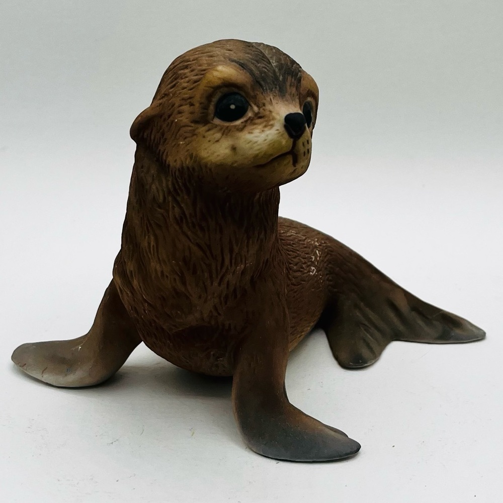 Vintage Baby Seal  1978 RSL Ceramic Figurine Marine Life R.J. Brown Mexico 4”x4”